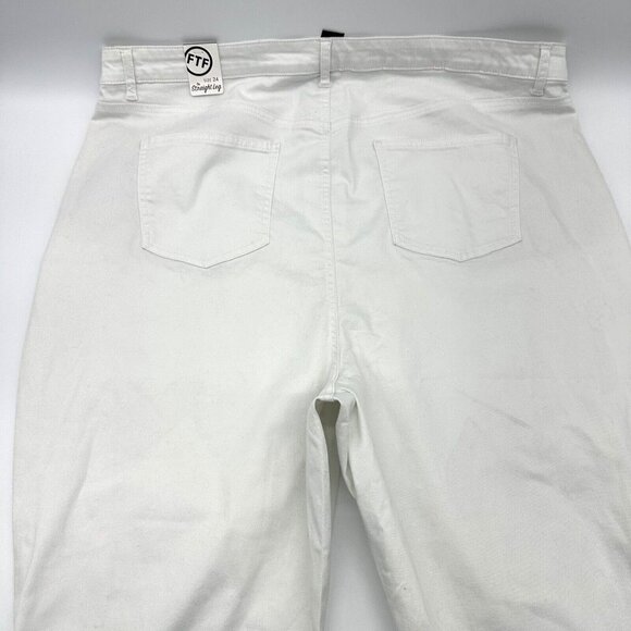 Fashion To Figure The Straight Leg Women's Plus Size 24 White Distressed Jeans - Picture 10 of 10